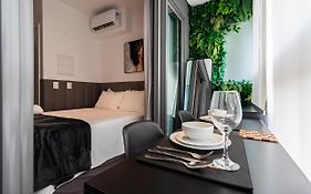 Studio 2115 localizado na rua Oscar Freire a poucos passos do metro